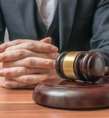 Essential Aspects Of Hiring A Divorce Lawyer - Cominos Family Lawyer