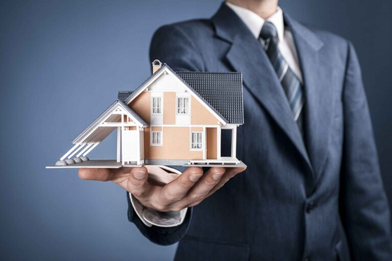 Real estate agent in Woodland Hills